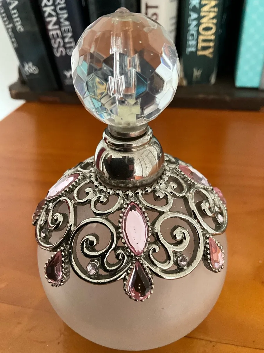 Beautiful Vintage Frosted Glass Perfume Bottle - Image 4