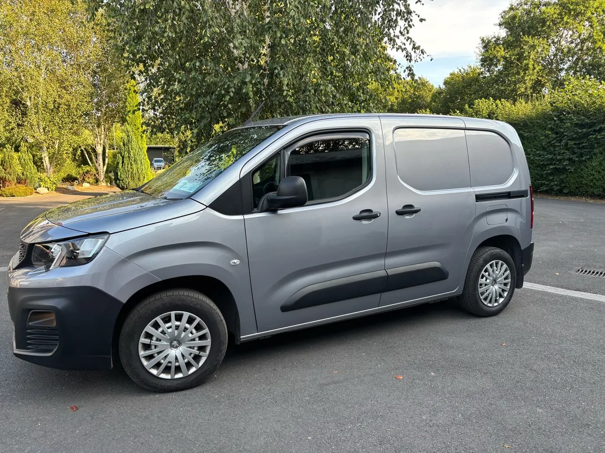 Peugeot Partner Professional Plus Van - Image 3
