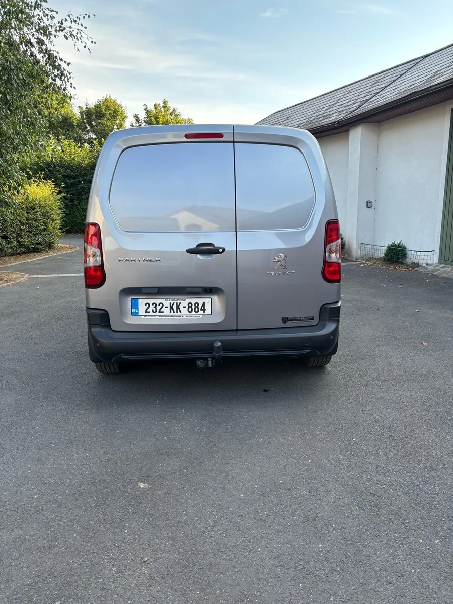 Peugeot Partner Professional Plus Van - Image 4