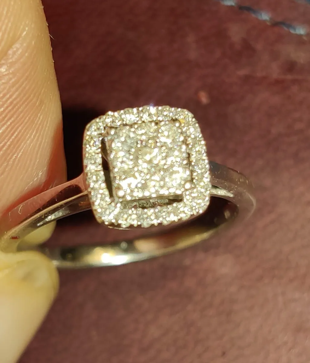 GLITTERY SQUARE DIAMOND, 9CT WHITE Gold New Ring ! - Image 3