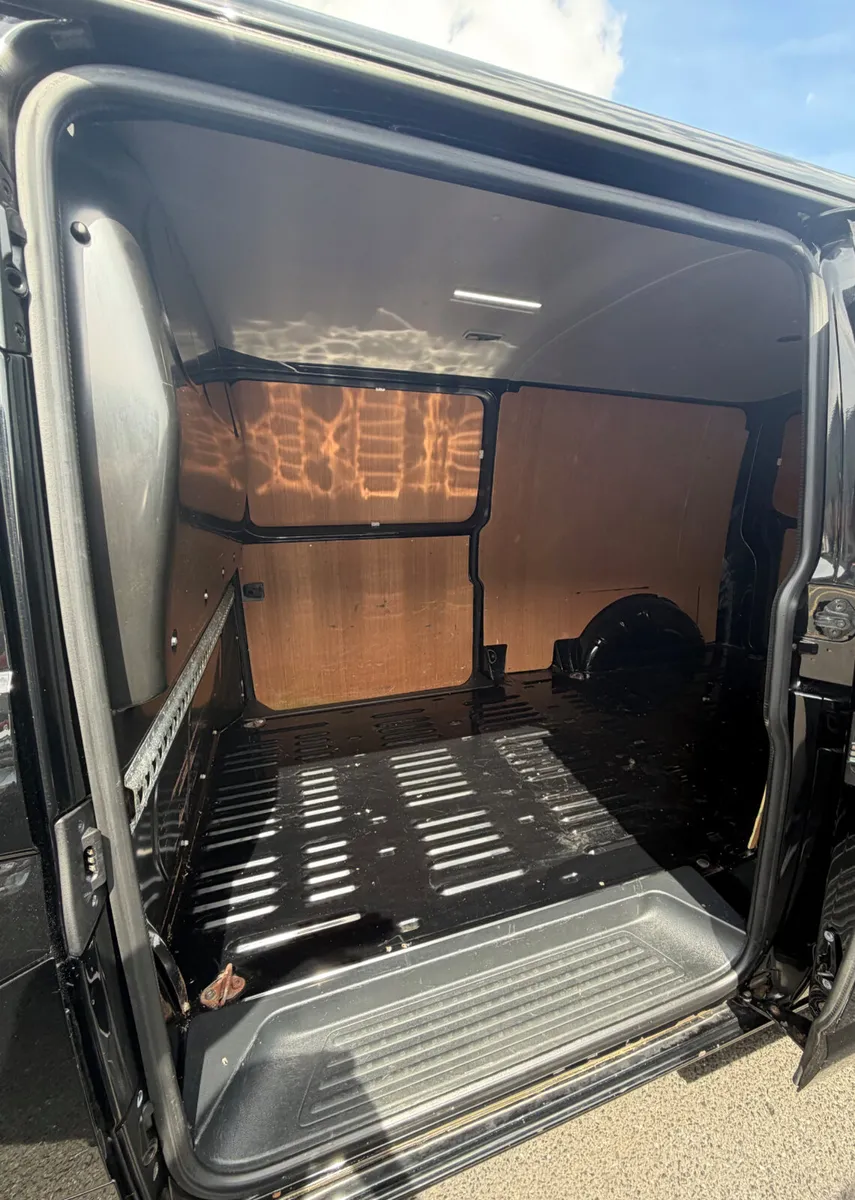 2020 Volkswagen Transporter 67,000Km - Image 4