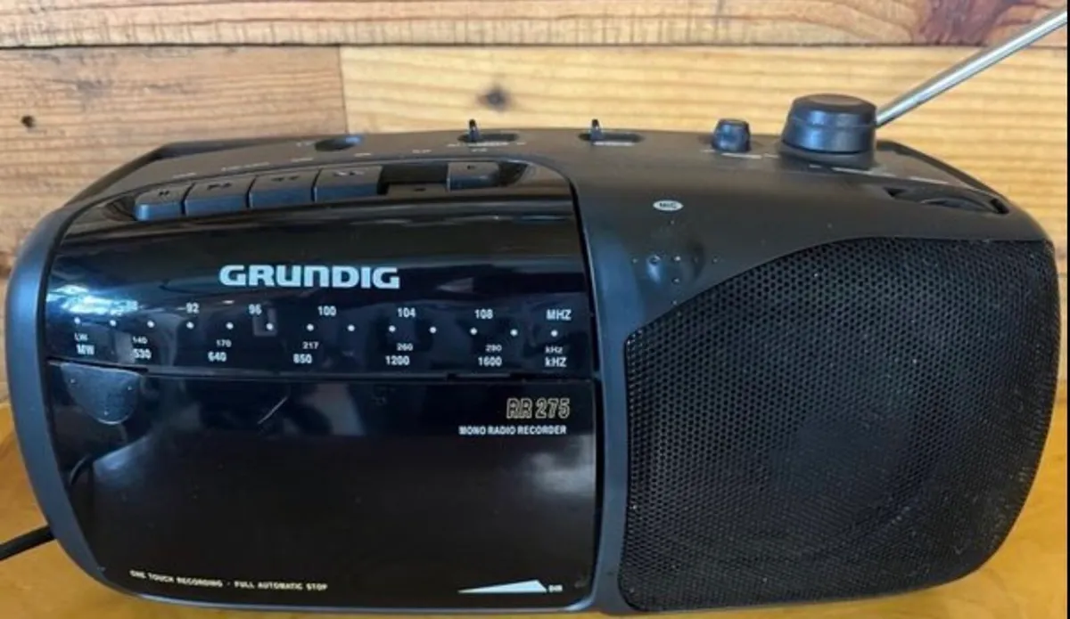 Vintage radio cassette player - Image 4