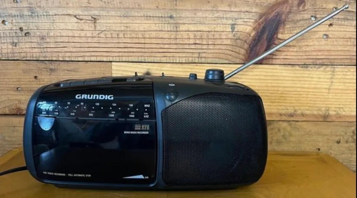 Vintage radio cassette player - Image 1
