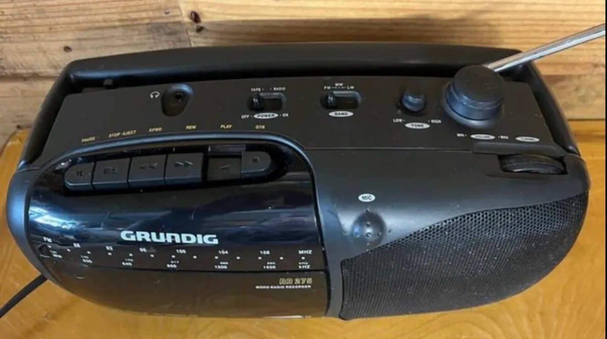 Vintage radio cassette player - Image 3
