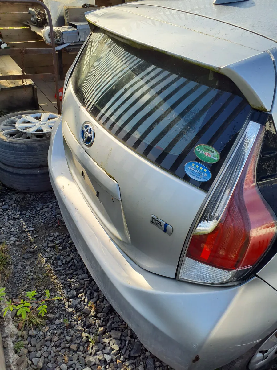 Toyota Aqua 2016 Theft damage - Image 4