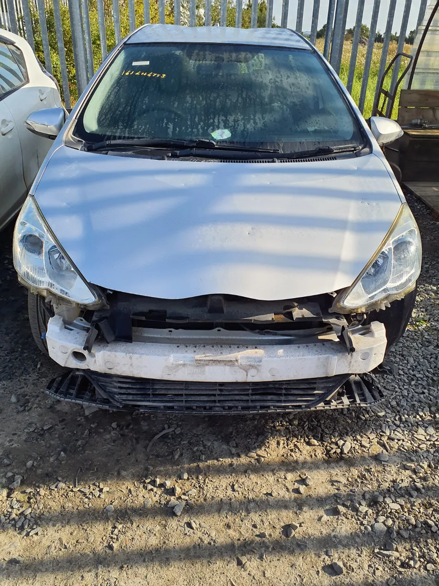 Toyota Aqua 2016 Theft damage - Image 1