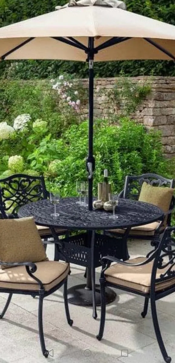 **CLEARANCE** Brand New Hartman 4 Seater - Image 1