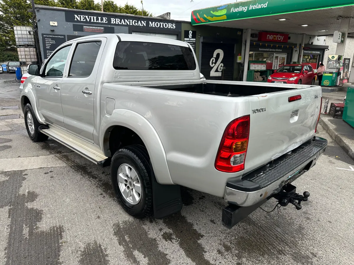 Toyota Hilux 2011 2.5 D-4D HL3 4WD 120BHP 4 4DR - Image 4