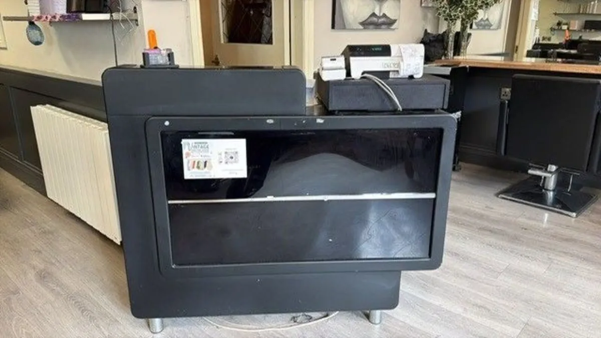 Contents of Hair Salon - Image 2