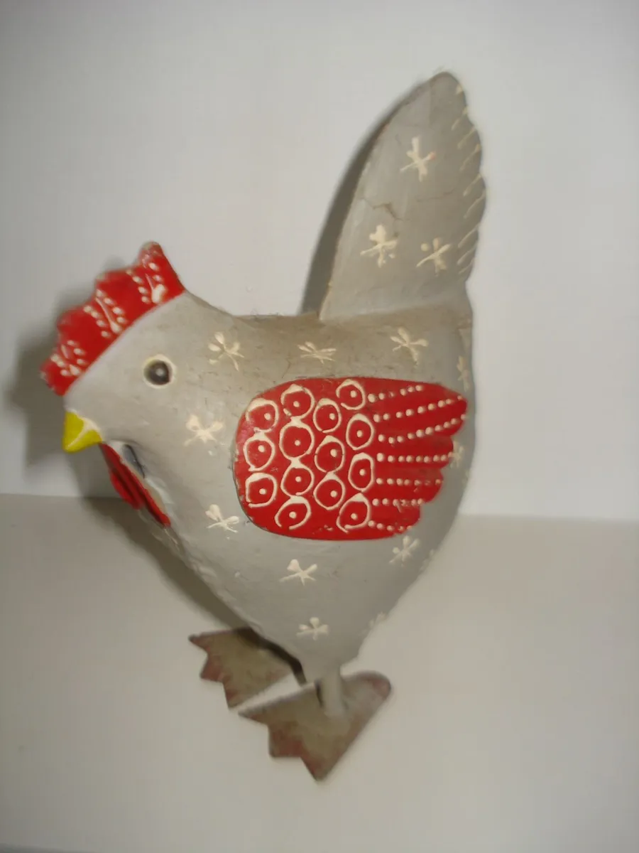 CEAMIC AND METAL HENS ORNAMENTS. - Image 2