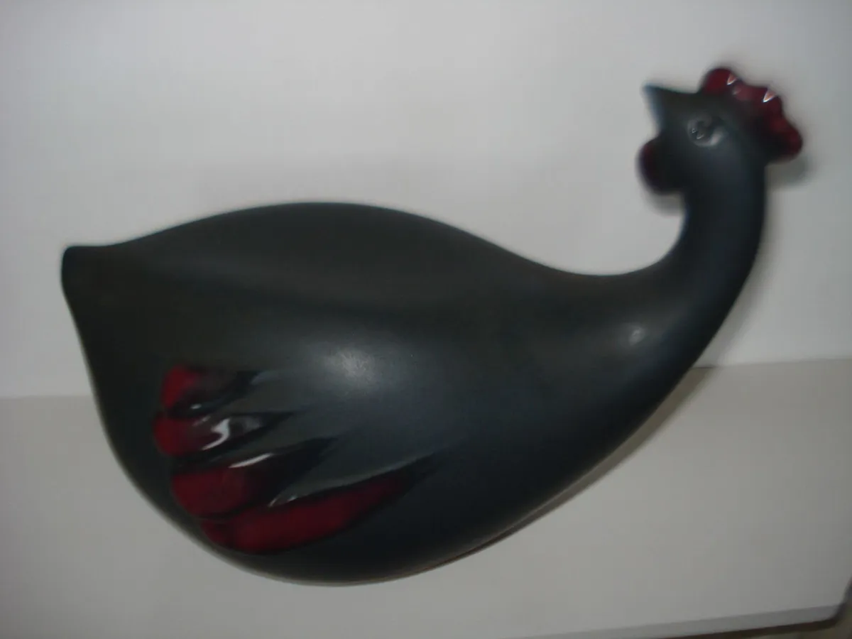 CEAMIC AND METAL HENS ORNAMENTS. - Image 3