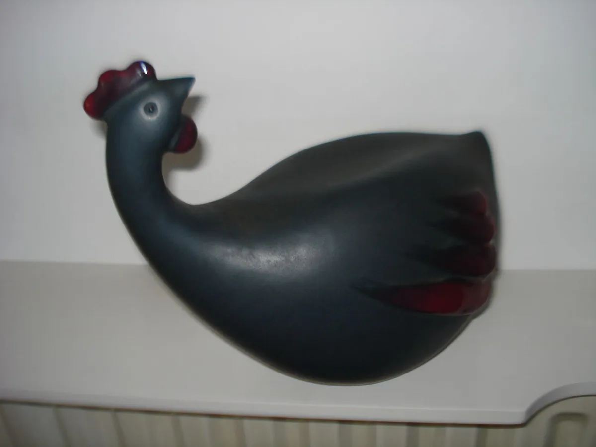 CEAMIC AND METAL HENS ORNAMENTS. - Image 4