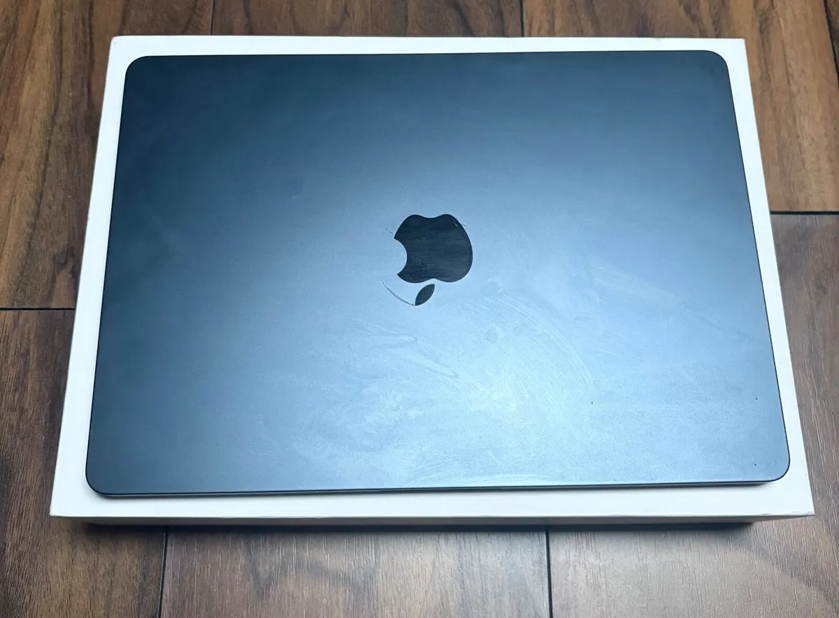 2024 MacBook Air 13” 256GB – Barely Used - Image 4