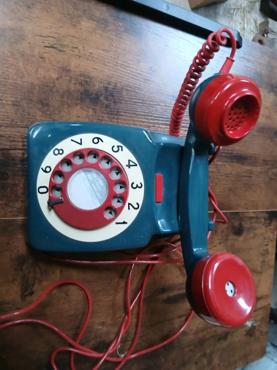 Telephone - Image 2
