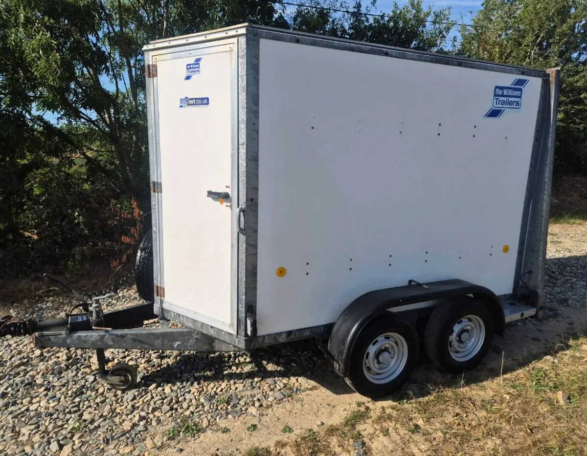 Ifor williams  8 x 5 box trailer as new - Image 4