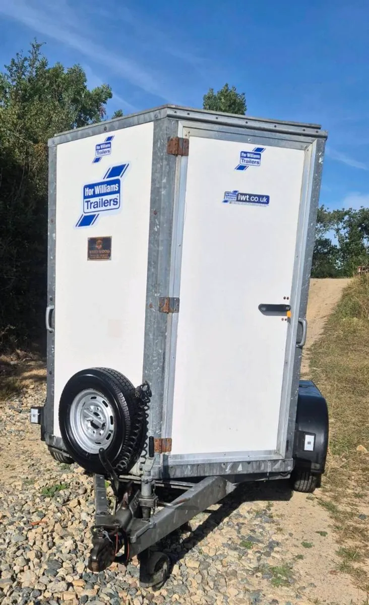 Ifor williams  8 x 5 box trailer as new - Image 2