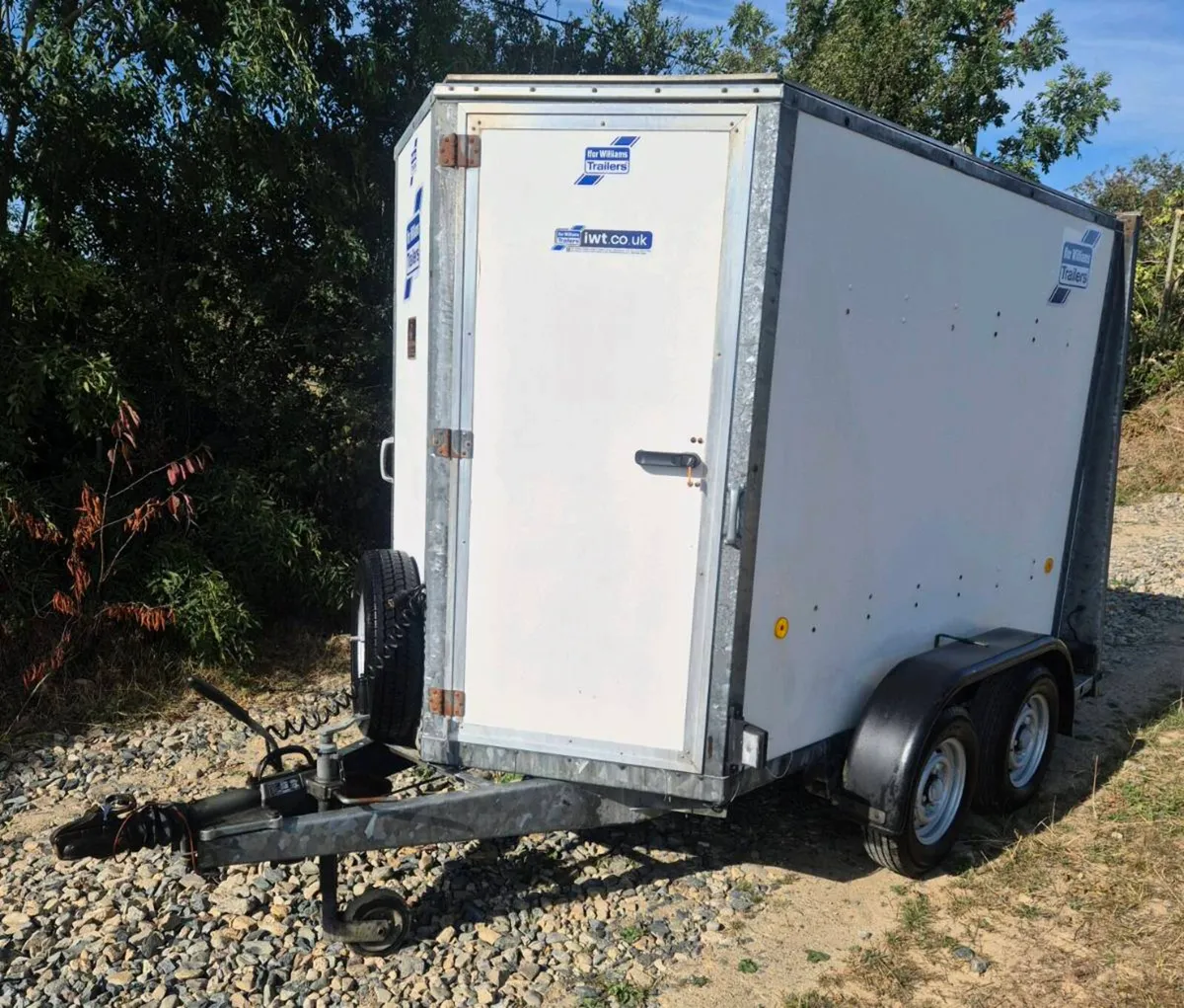 Ifor williams  8 x 5 box trailer as new - Image 3