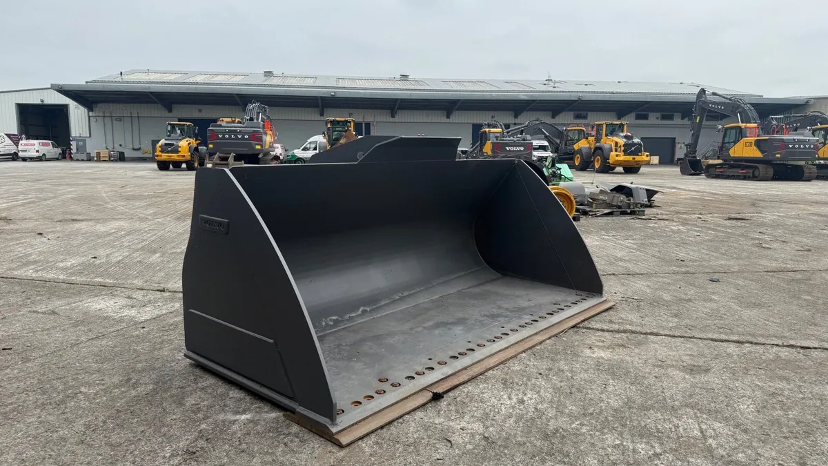 Volvo L150H 4.0m3 Flat GP Bucket - 3000mm - Image 2