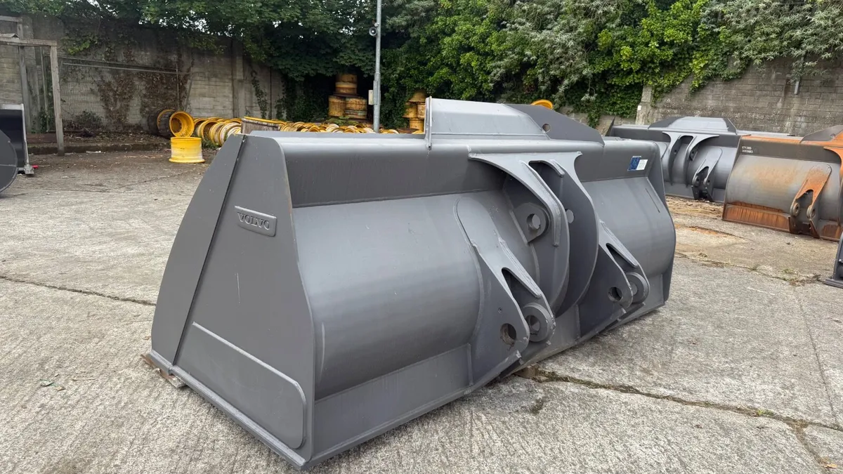 Volvo L150H 4.0m3 Flat GP Bucket - 3000mm - Image 3