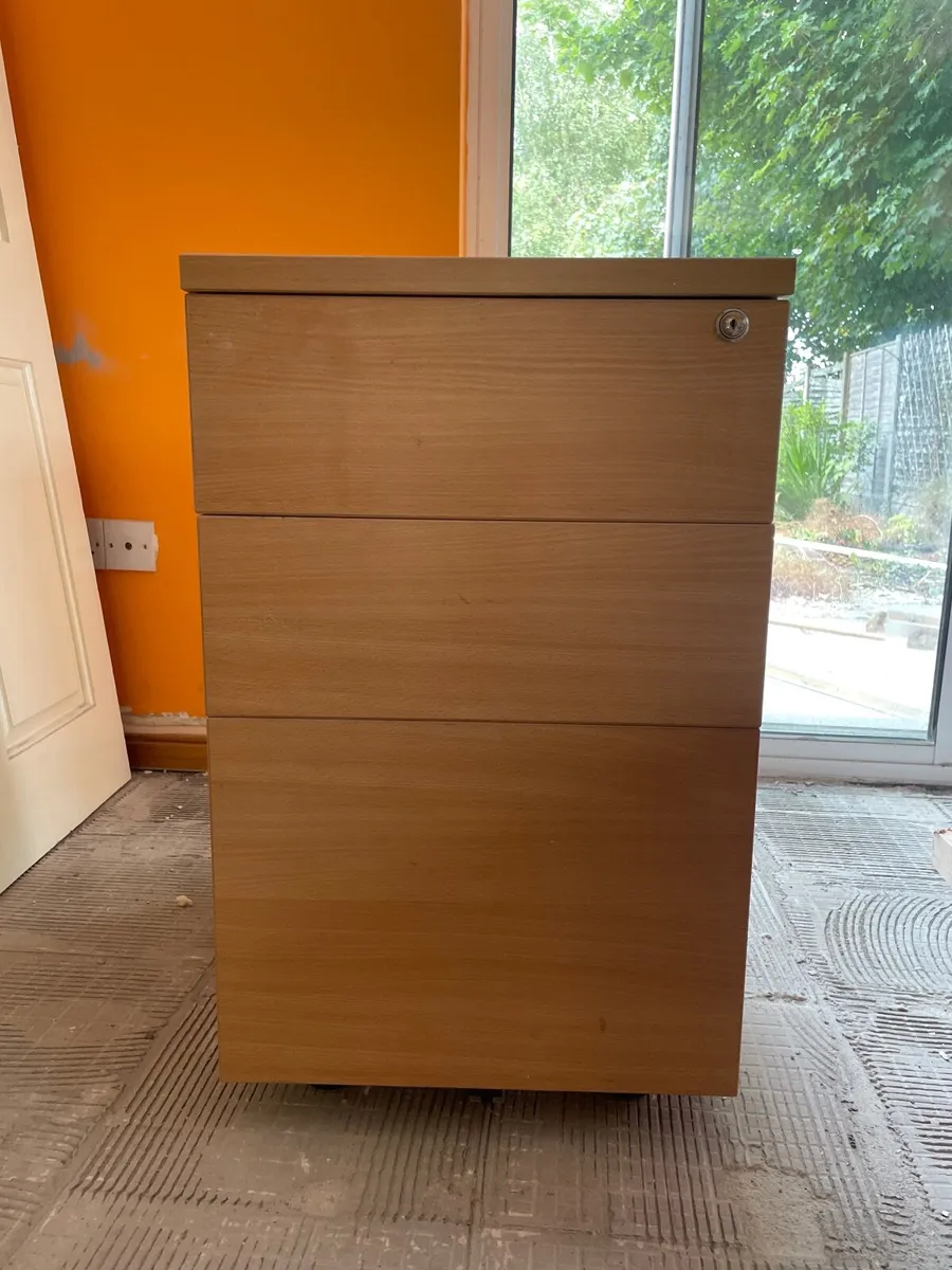 Cabinet-FREE - Image 1