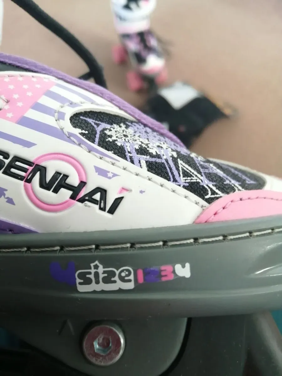 Roller skates - Image 1