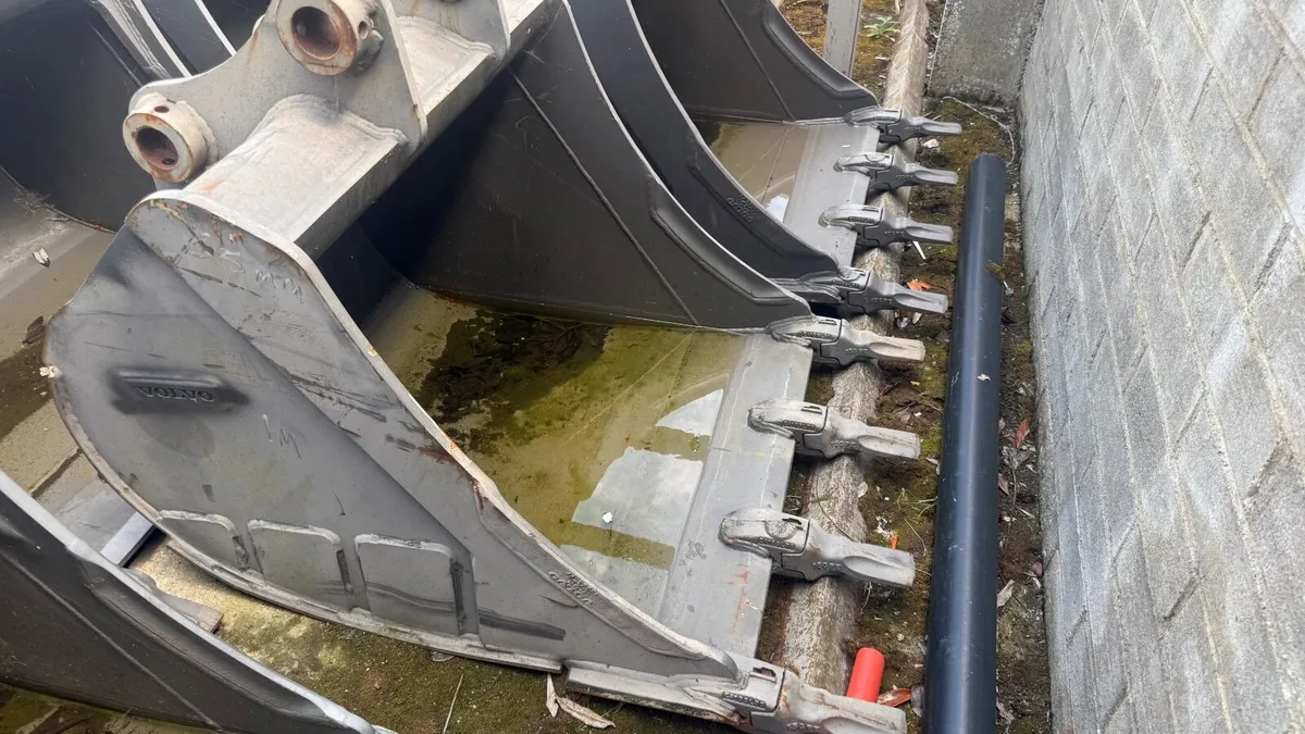 Volvo 1.1m Digging Bucket - 0.66m3 - Image 3