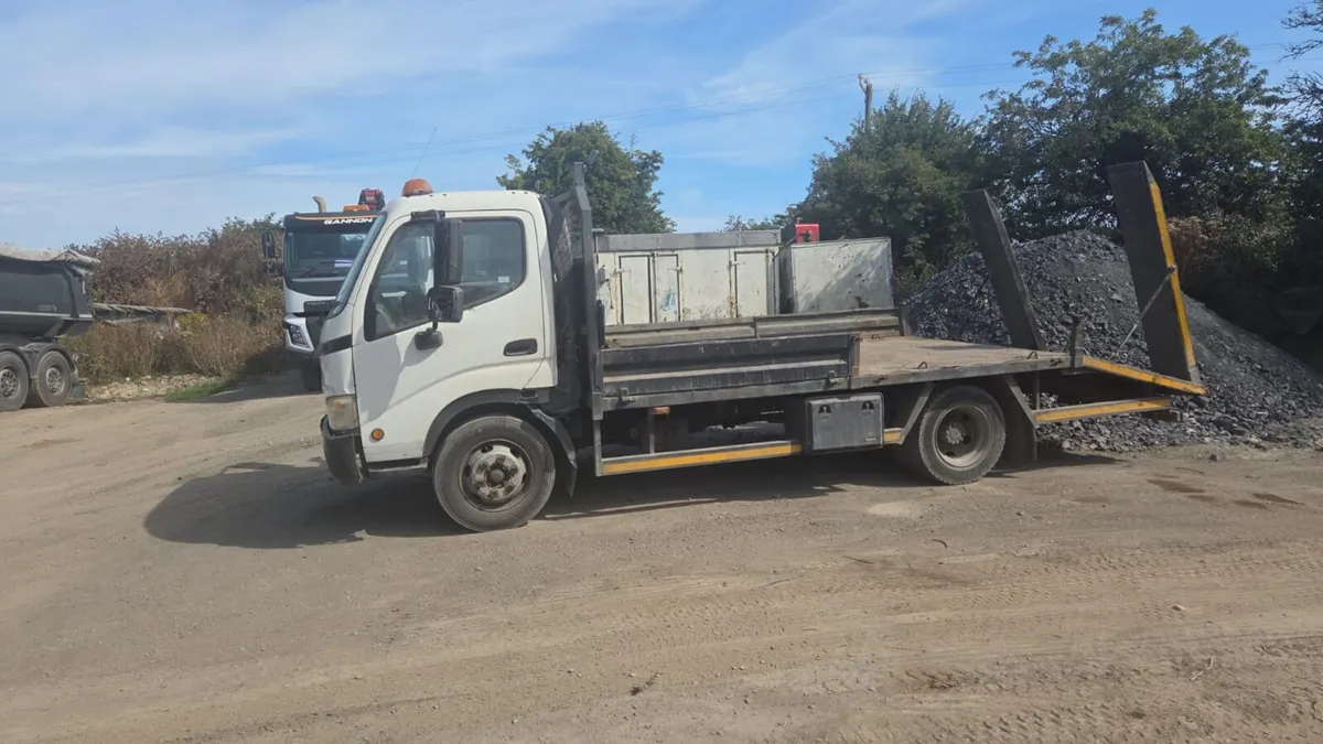Hino 300 Tow Truck 2012 - Image 2
