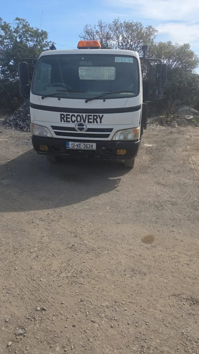 Hino 300 Tow Truck 2012 - Image 3