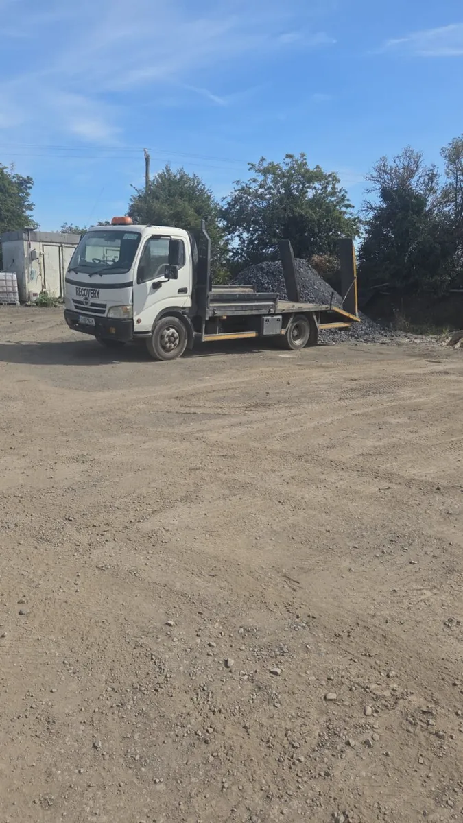 Hino 300 Tow Truck 2012 - Image 1