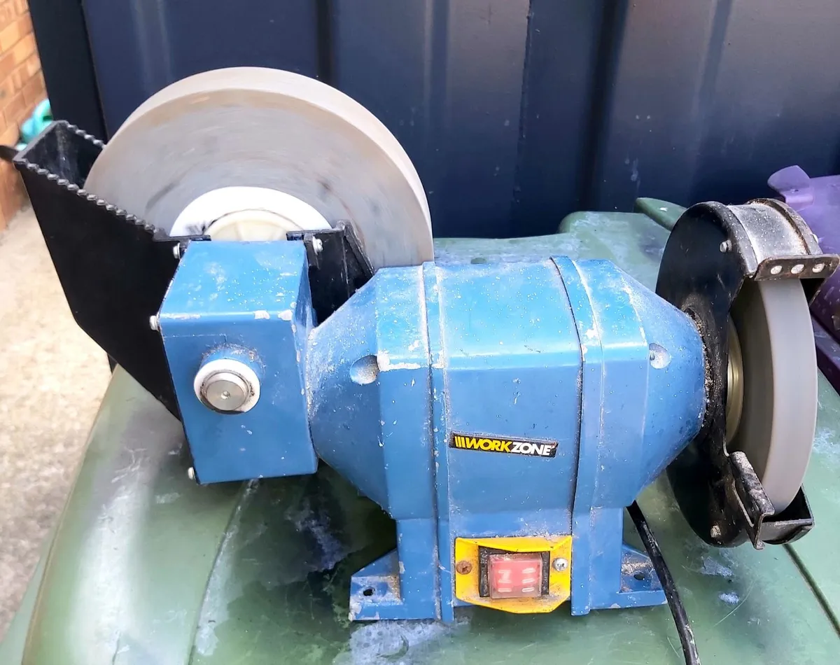 Wet and dry bench grinder - Image 1