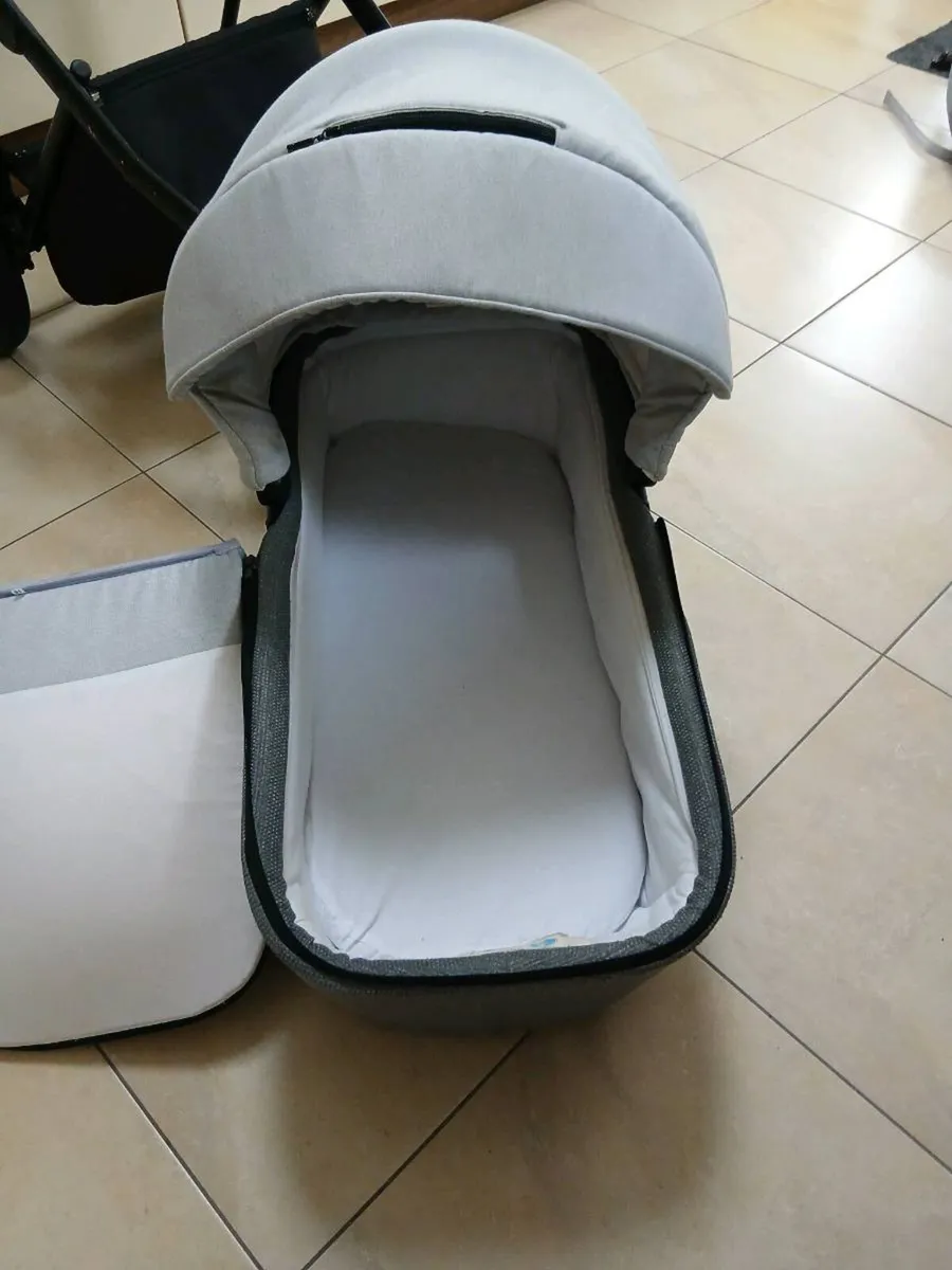 BABYS PRAM LIKE NEW - Image 3