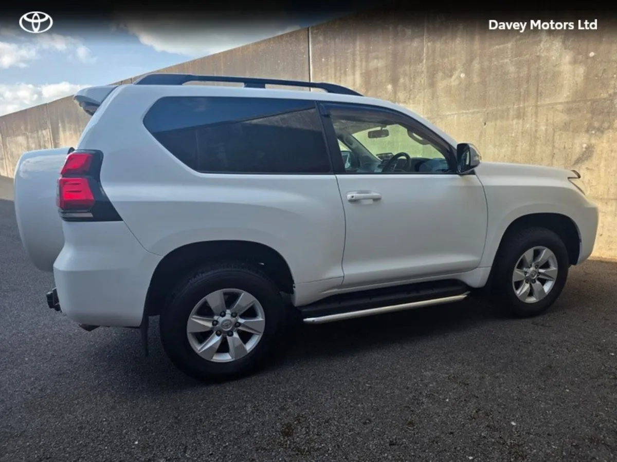 Toyota Land Cruiser 2.8 - Image 3