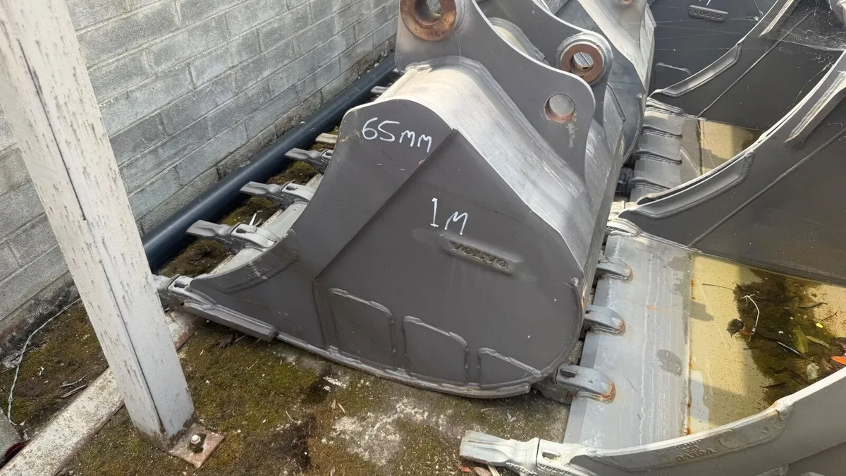 Volvo Digging Bucket - 1000mm - Image 1