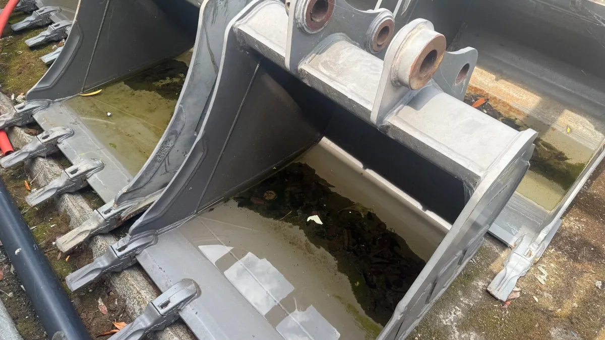 Volvo Digging Bucket - 1000mm - Image 3