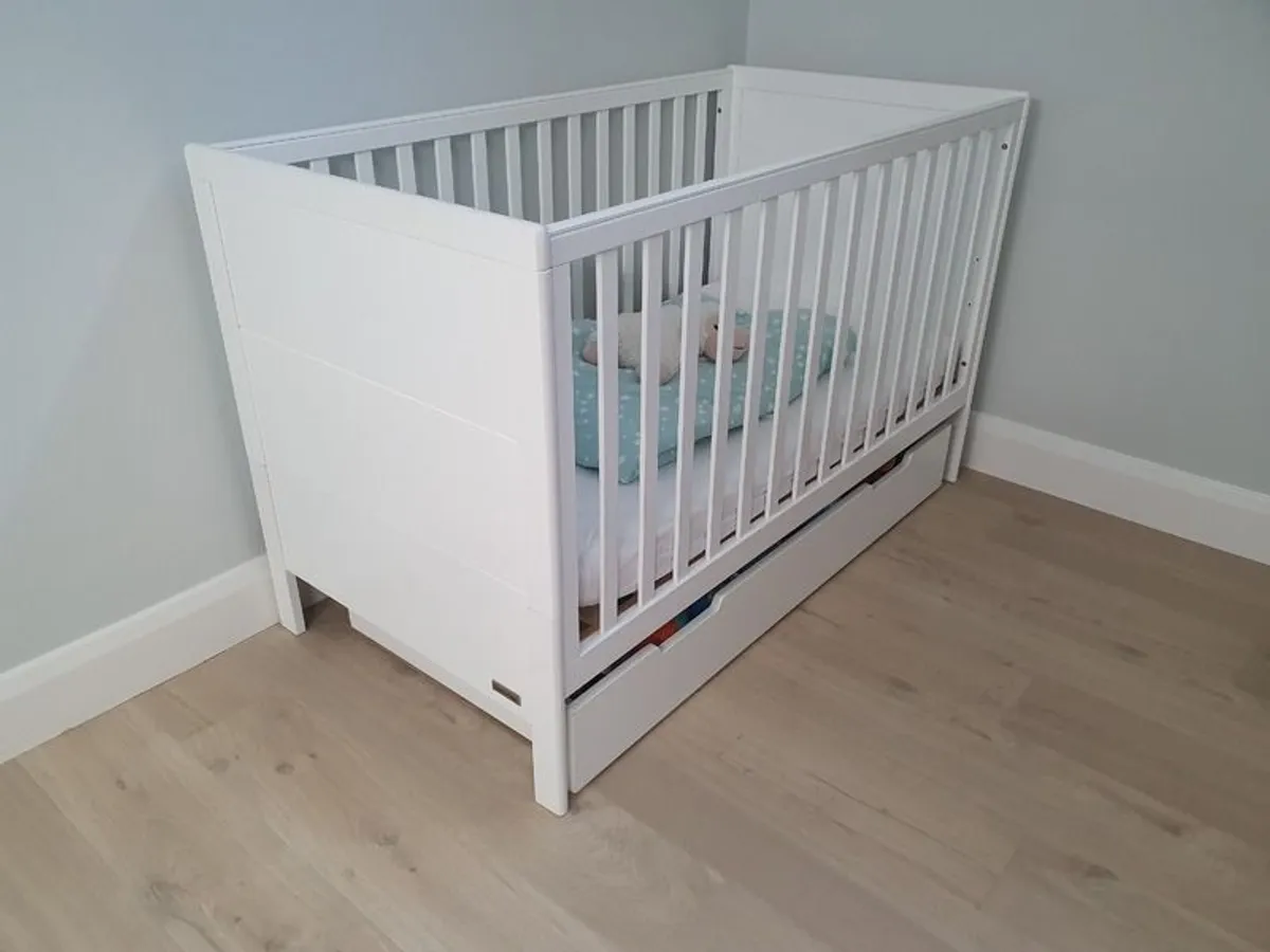REDUCED Mamas and Papas Childrens cot white - Yale Cot / Cot-bed (& extras) - Image 1