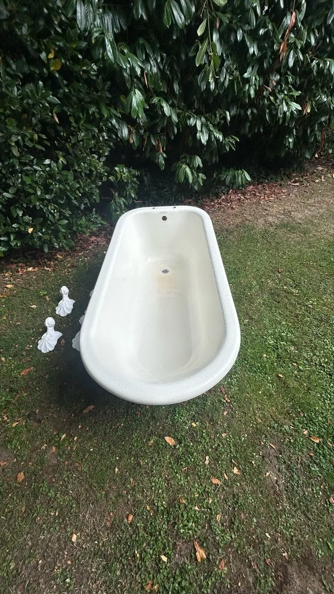 Bathroom ware - Image 1