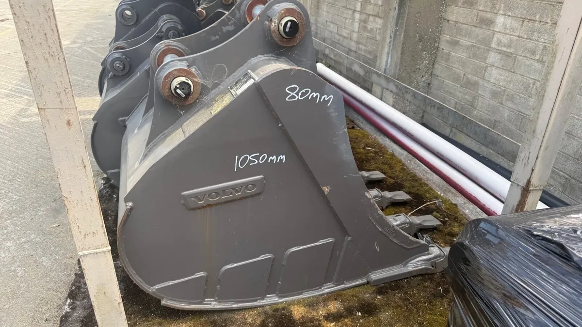 Volvo Digging Bucket - 1050mm - Image 1