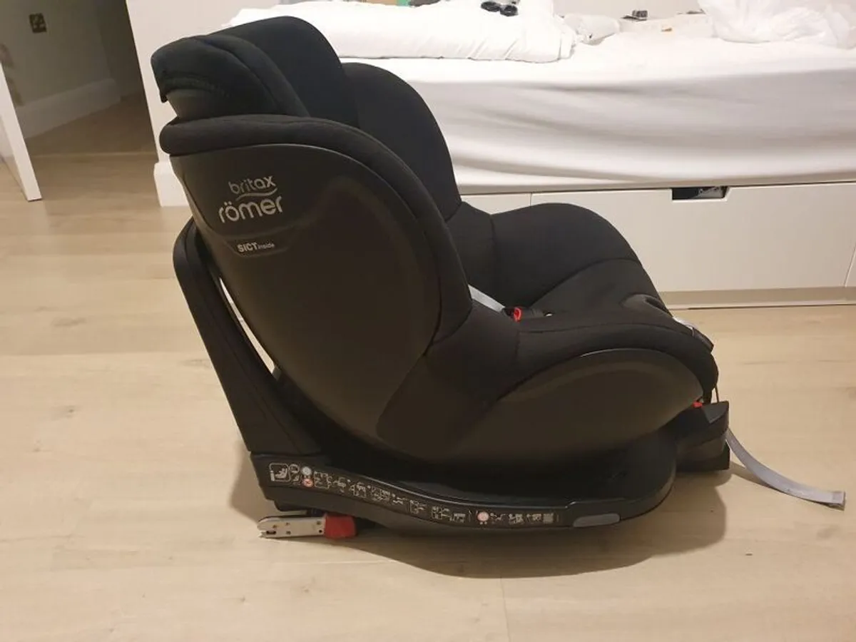 Britax Romer DUALFIX i-size child car seat BR - REDUCED excellent condition - Image 3