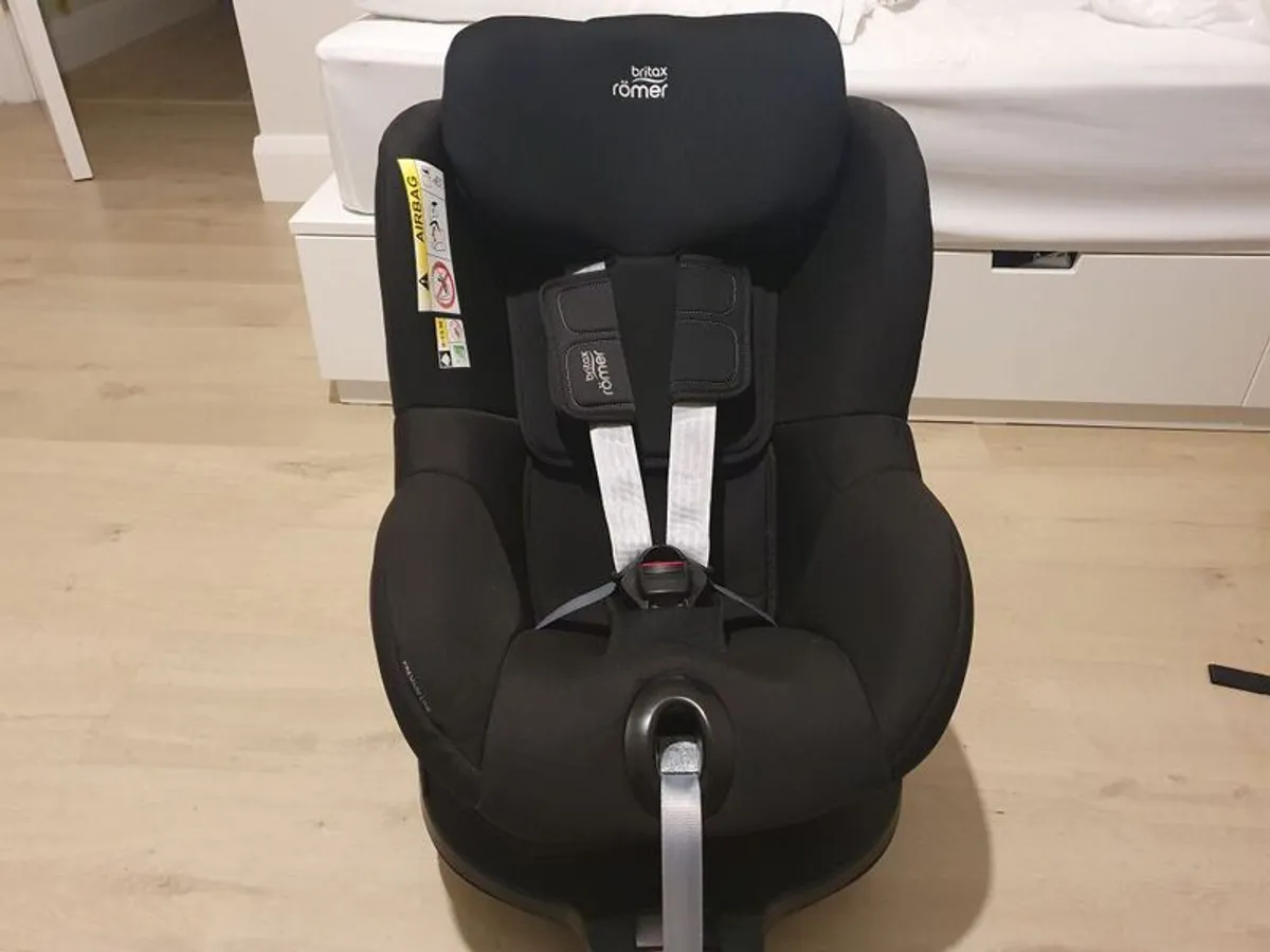 Britax Romer DUALFIX i-size child car seat BR - REDUCED excellent condition - Image 4