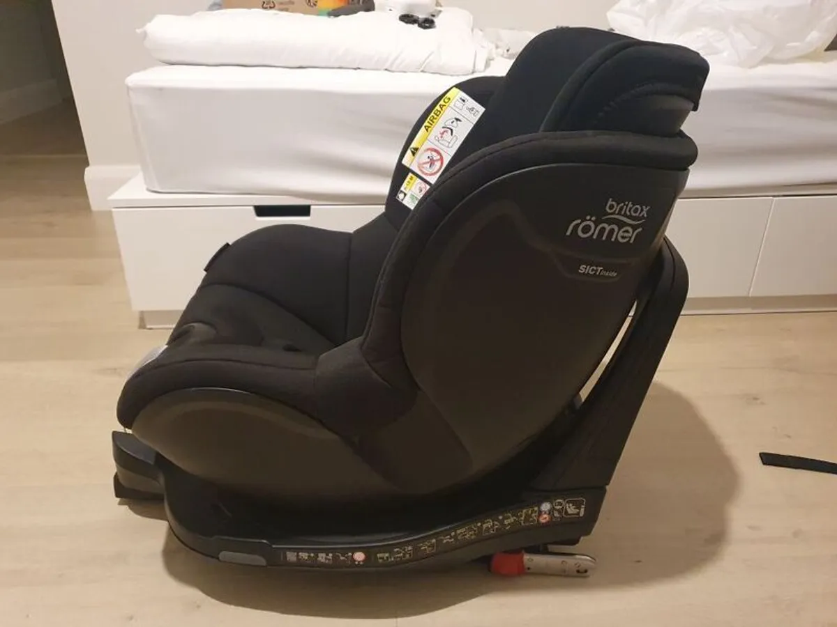 Britax Romer DUALFIX i-size child car seat BR - REDUCED excellent condition - Image 1