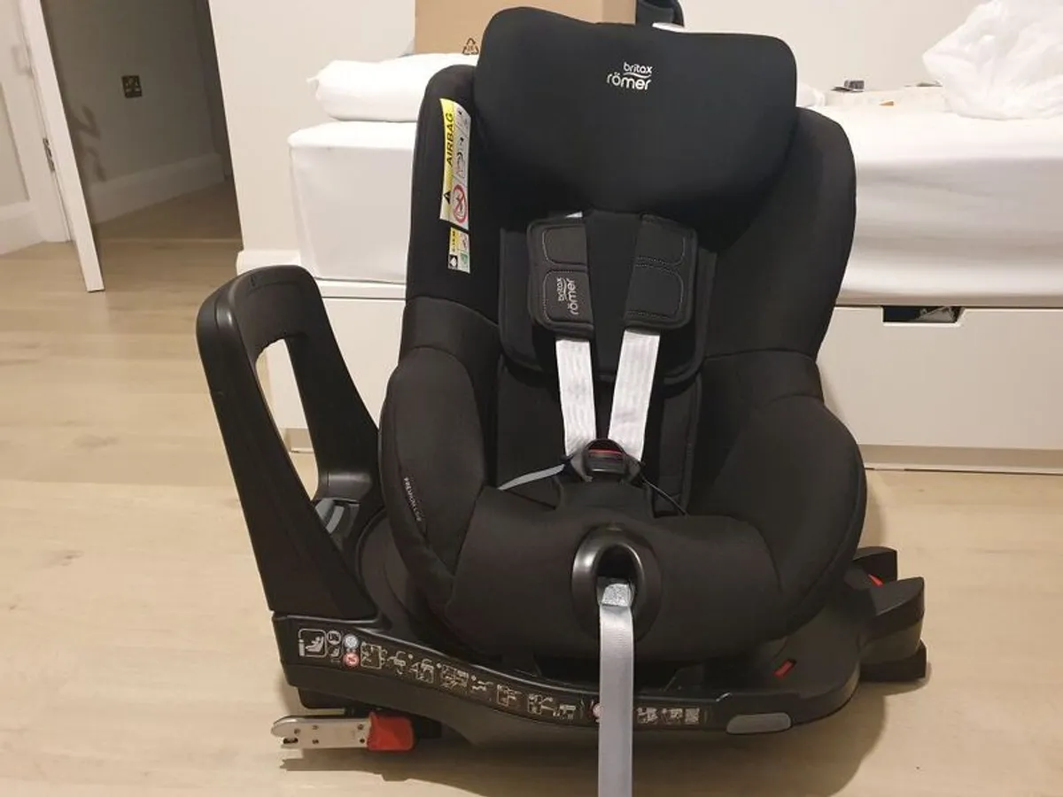 Britax Romer DUALFIX i-size child car seat BR - REDUCED excellent condition - Image 2