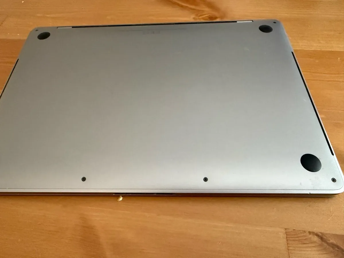 Apple MacBook Pro 13-Inch 2019 - i5 / 16gb RAM - Image 2