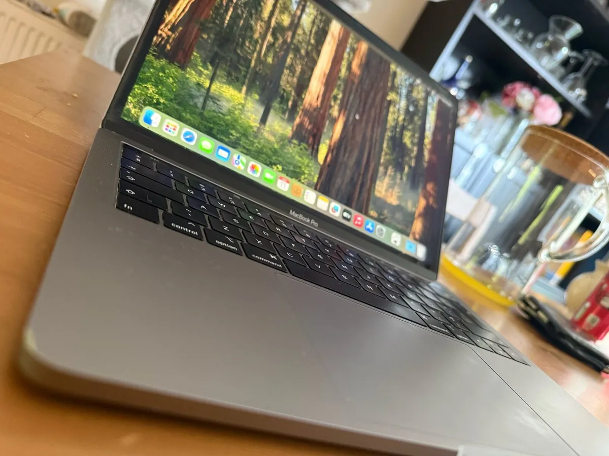 Apple MacBook Pro 13-Inch 2019 - i5 / 16gb RAM - Image 4