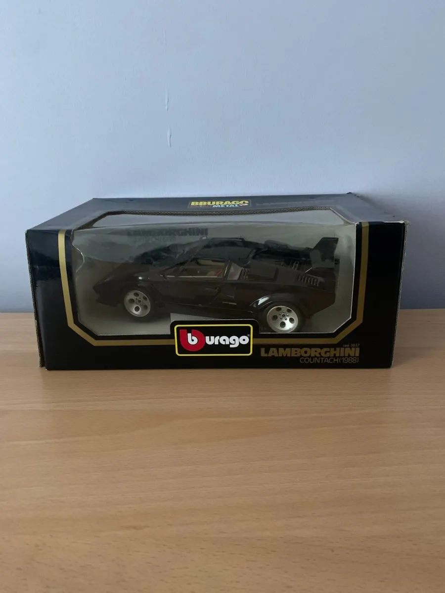 1988 Lamborghini Countach 1/18 Burago Model Car - Image 2