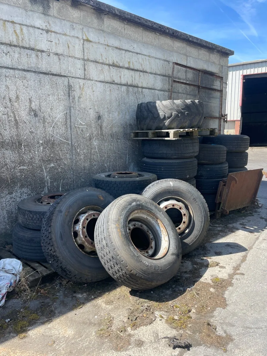 Tyres and wheels - Image 1
