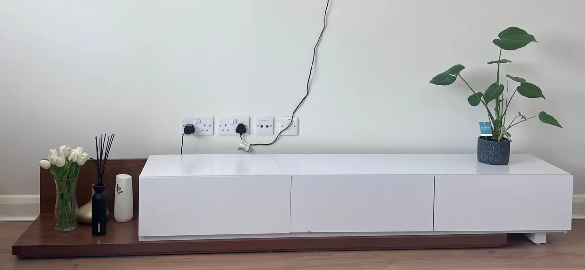 Tv stand - Image 1