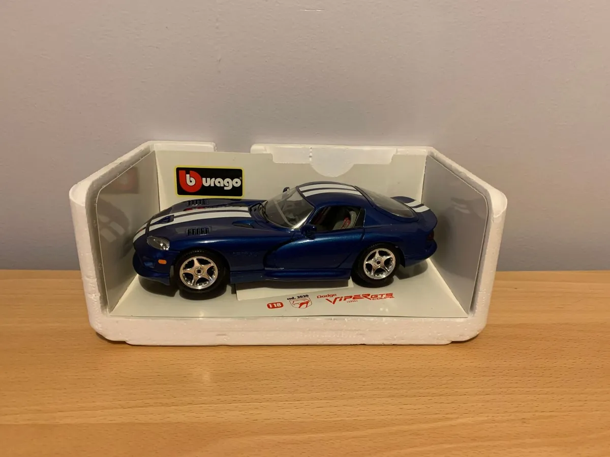 1996 Dodge Viper GTS Coupe 1/18 Burago Model Car - Image 3