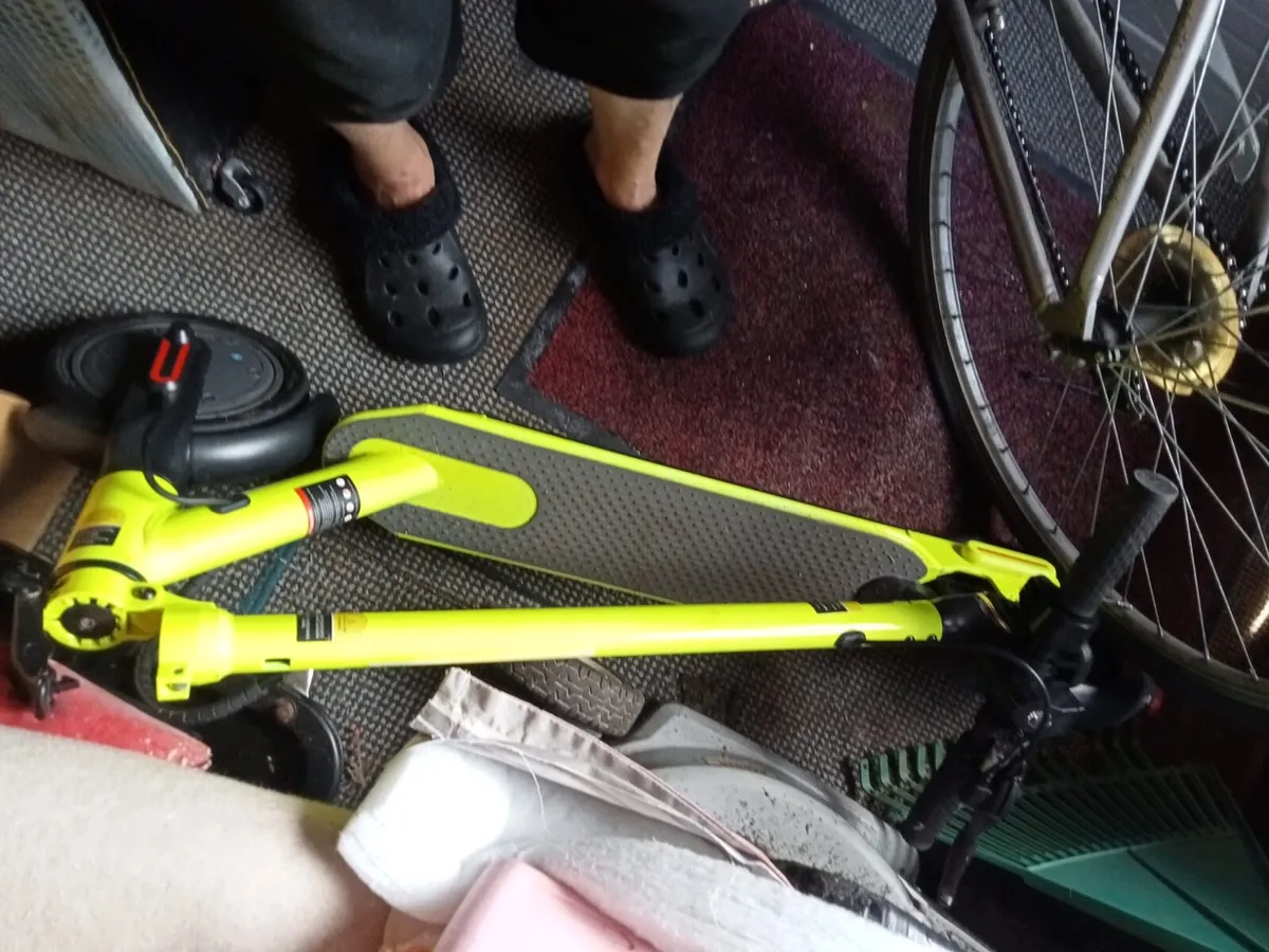 Lexgo R9 Lite neon yellow electric scooter - Image 2