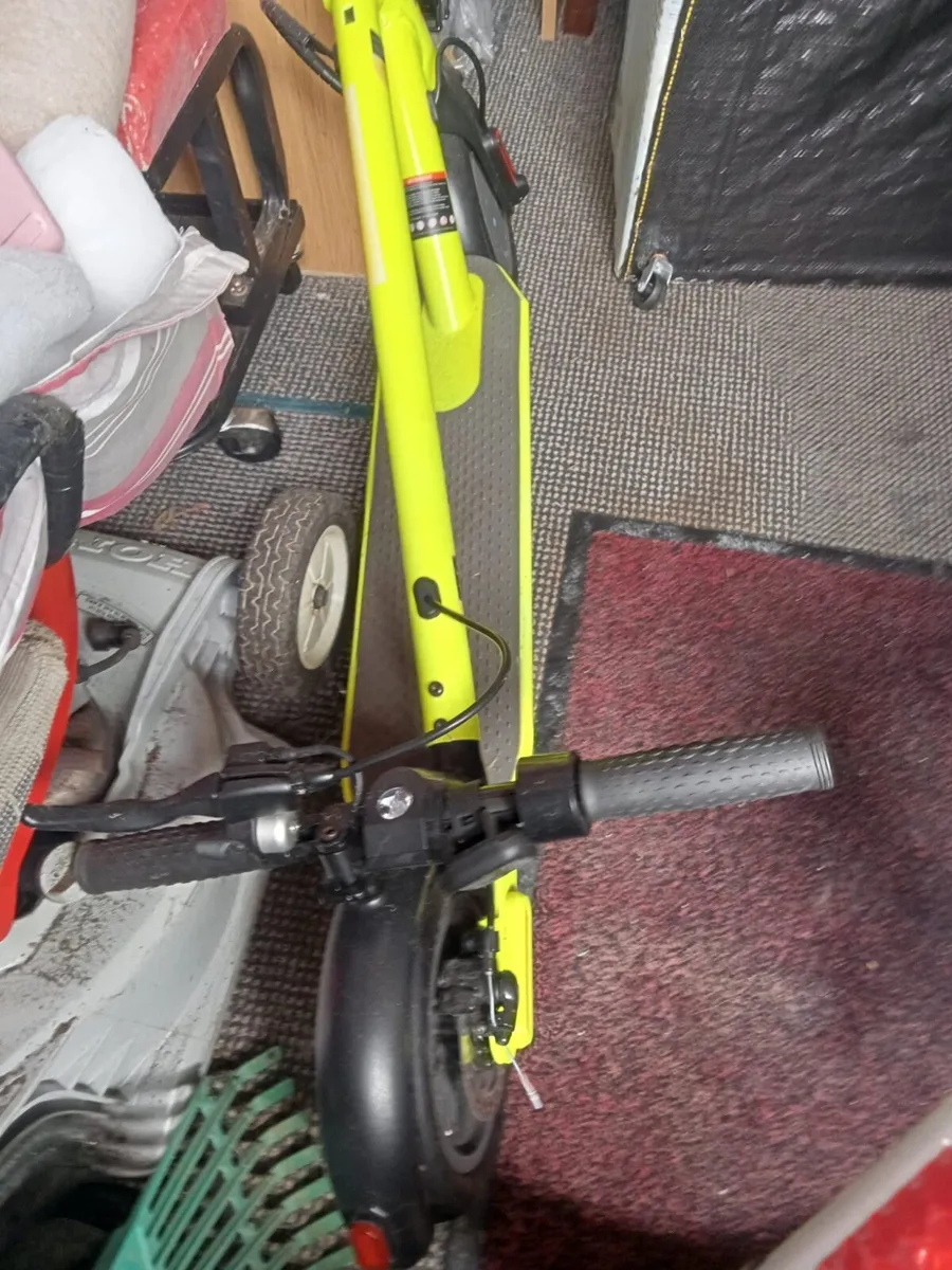 Lexgo R9 Lite neon yellow electric scooter - Image 3