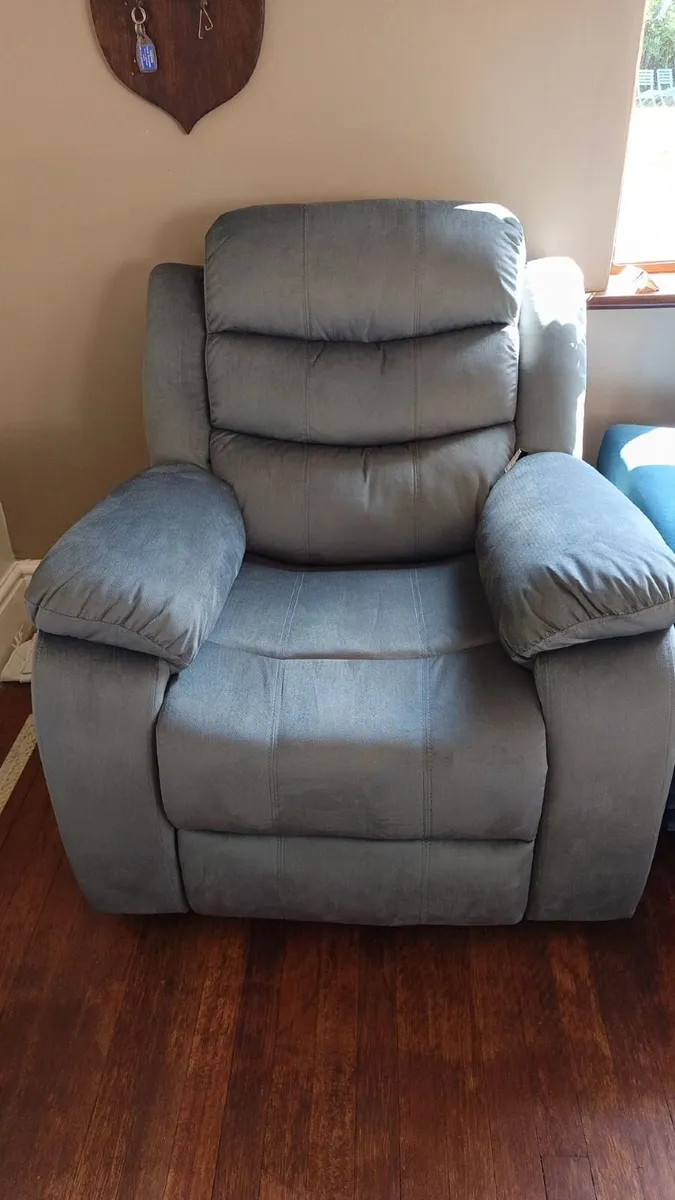 🛋️ FABRIC RECLINER ARMCHAIR – COMFORT & STYLE 🛋️ - Image 1